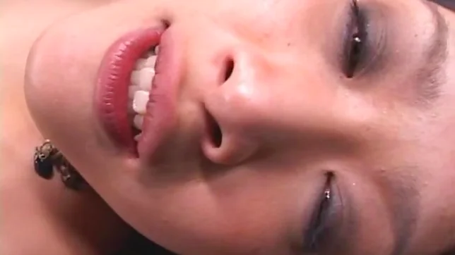 Moe Ooishi Naughty Asian babe Gets Her Pussy Fucked Hard 6