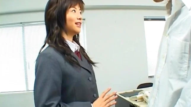 Akane Hotaru gives a hot blowjob 2