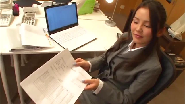 Emiri Okazaki gets a large cock to smash her cherry 2