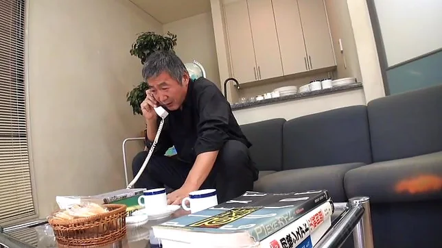 Chika Ameri gets facial after a spicy handjob 2