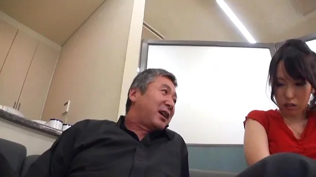 Chika Ameri gets facial after a spicy handjob 2