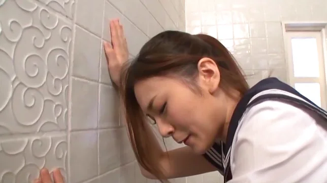 Yuuki Aina enjoys a sloppy stand ducking action 2