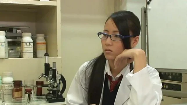 Teen schoolgirl friends in glasses help to jerk him off