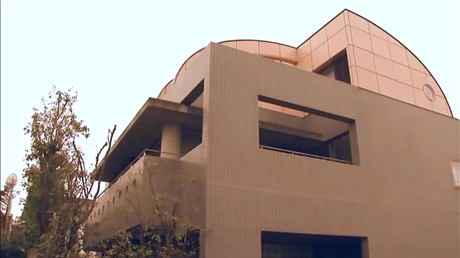 Horny wife opens legs for two massive dicks 5