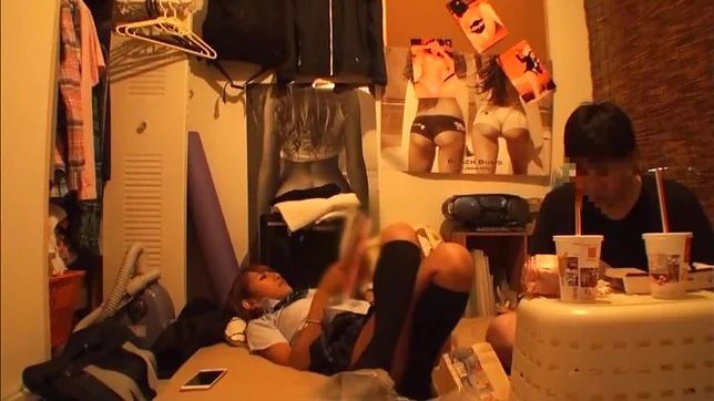 Amatuer vixen gags on a massive dick