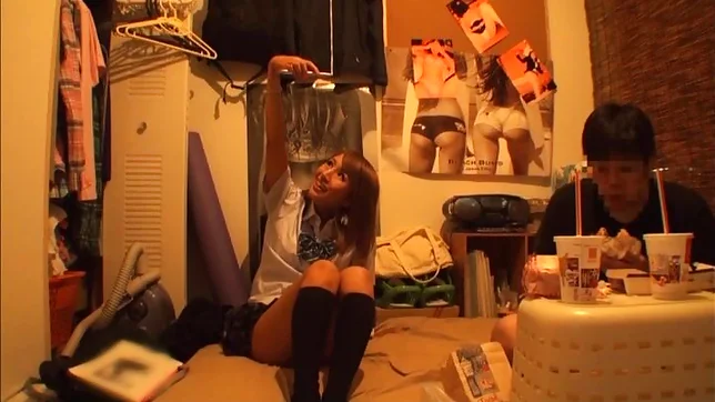 Amatuer vixen gags on a massive dick