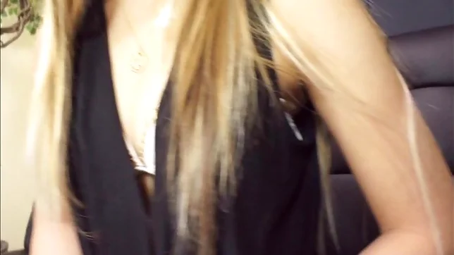 Amateur model loves playing with toys 4