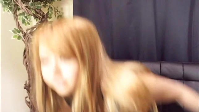 Amateur model loves playing with toys 5