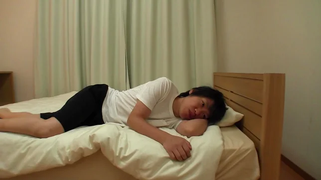 Sexy Japanese milf Kitsu Yuka reveals her fantastic body 2