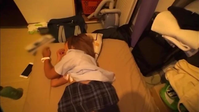 Amatuer vixen gags on a massive dick 7