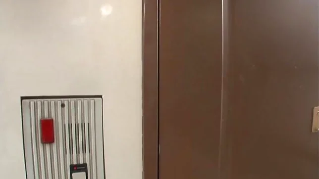 Brunette in sexy bikini blows after a nice oral 10