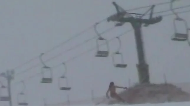 Rin Kawamoto Asian doll is skiing nude