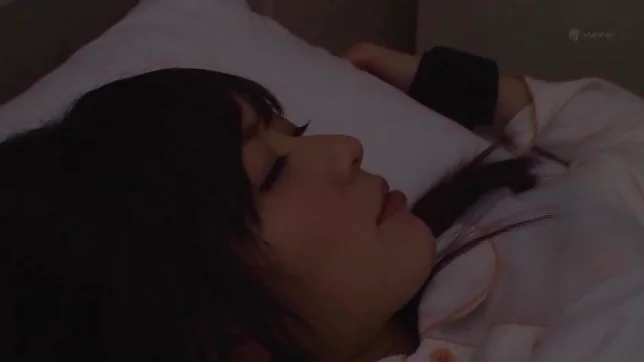 Kinky Asakura Yuu plays with toys in foursome