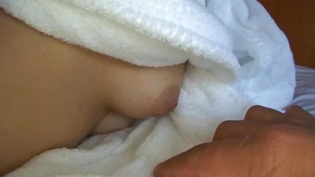 Sexy Yuu Shinoda takes a shower and then gets felt out