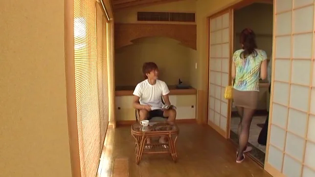 Curvaceous AV girl Shiho Tachibana deepthroats cock