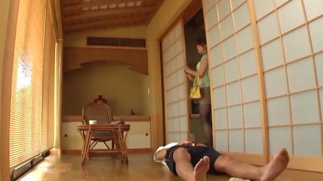 Curvaceous AV girl Shiho Tachibana deepthroats cock