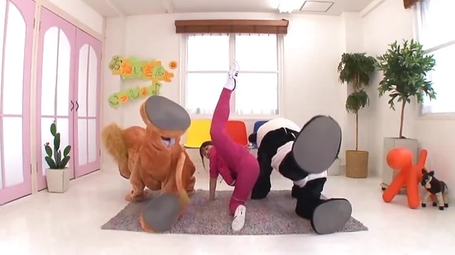 Sexy amateur teen Nozomi Hazuki posing on cam and dancing