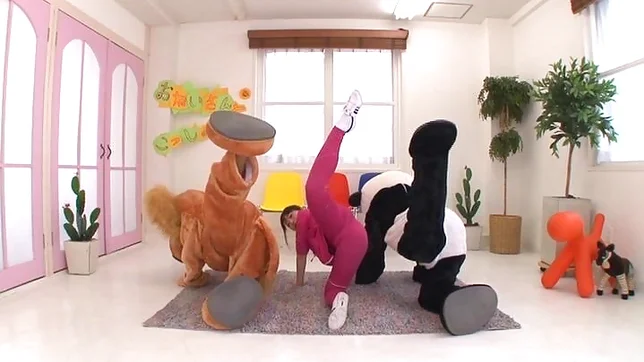 Sexy amateur teen Nozomi Hazuki posing on cam and dancing