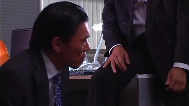 Saki Kouzai sucking several huge dicks 2