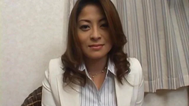 Reona Azabu Lovely Japanese babe gives a hot blowjob 4