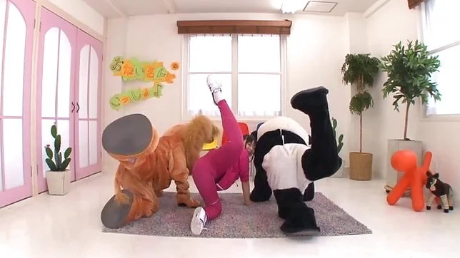 Sexy amateur teen Nozomi Hazuki posing on cam and dancing 2