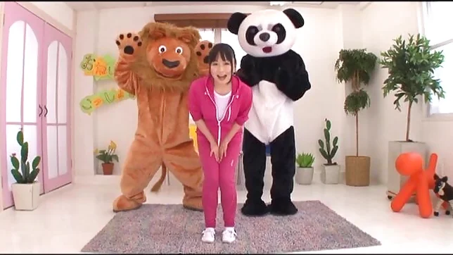 Sexy amateur teen Nozomi Hazuki posing on cam and dancing 2