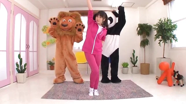 Sexy amateur teen Nozomi Hazuki posing on cam and dancing 2