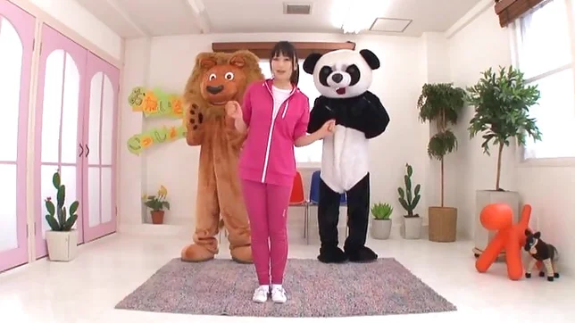 Sexy amateur teen Nozomi Hazuki posing on cam and dancing 2