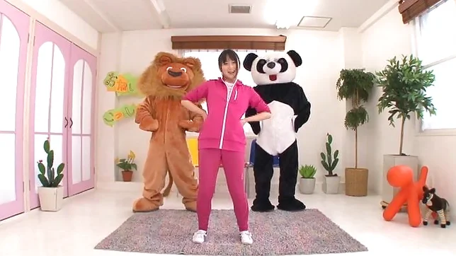 Sexy amateur teen Nozomi Hazuki posing on cam and dancing 2