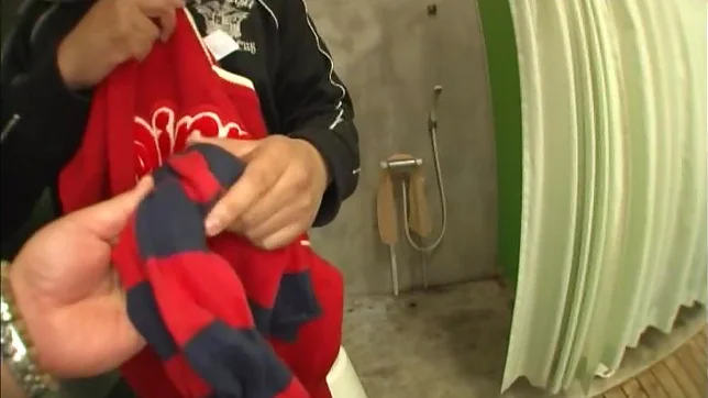 Hot Japanese AV Model receives pussy stimulation 3