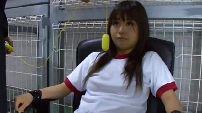 Shizuku Hasegawa gets down to kinky business!