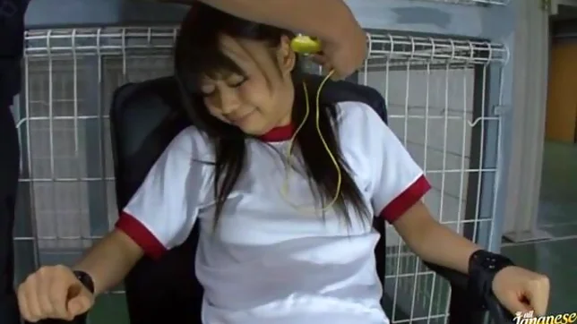 Shizuku Hasegawa gets down to kinky business!