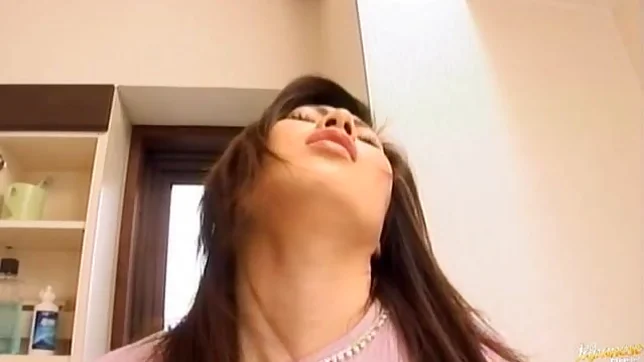 Amazing Japanese mature woman is masturbated 2