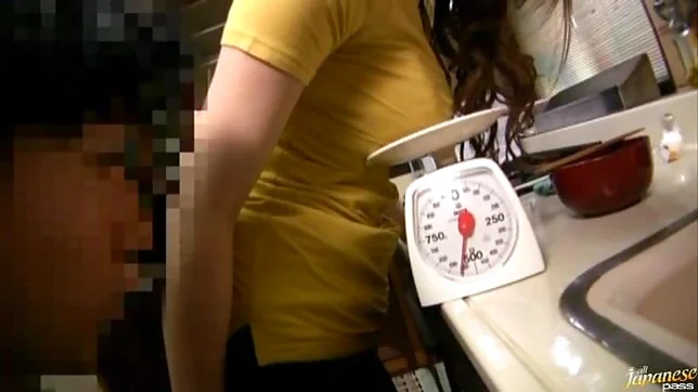 Seria Moroboshi Asian doll is showing off her big balloons 4