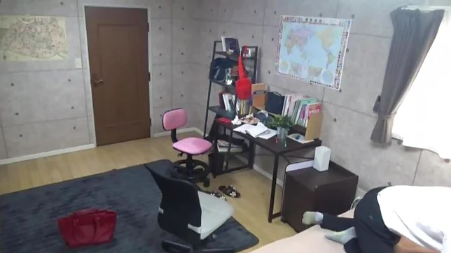 Asian teen likes kissing her roommate 2