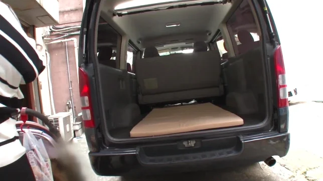 Akari Asagiri gets fucked by the store manager 3