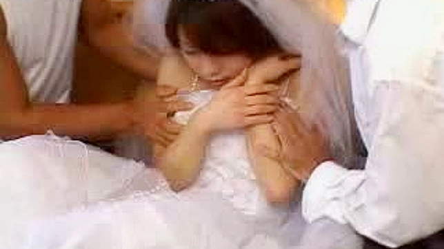 結婚式の後、花嫁はアジア人のアナルを掘られる