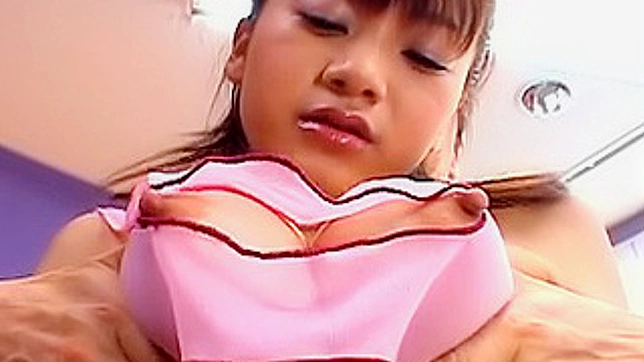 巨乳のアジア系美女が激しくファックしながら巨乳を触られる